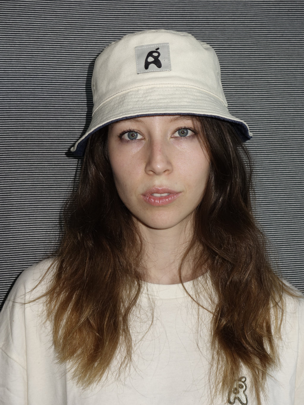 Deux Voies Bucket Hat